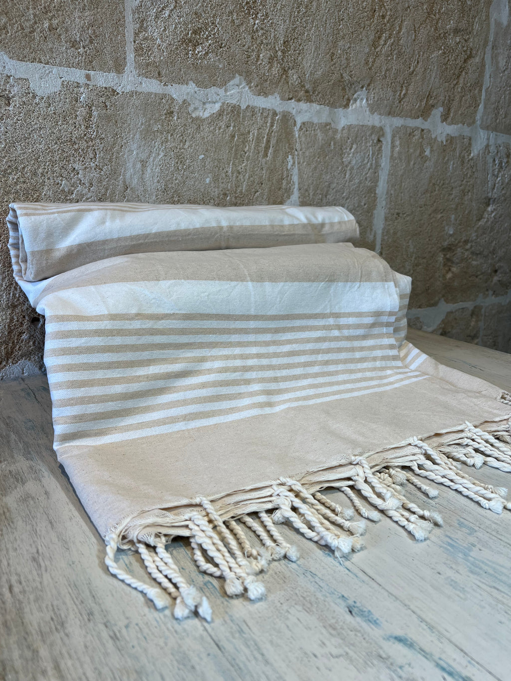 Strandtuch & Überwurfdecke – Sandbeige & Weiß (200 × 200 cm) - Majovida Islas Baleares S.L.