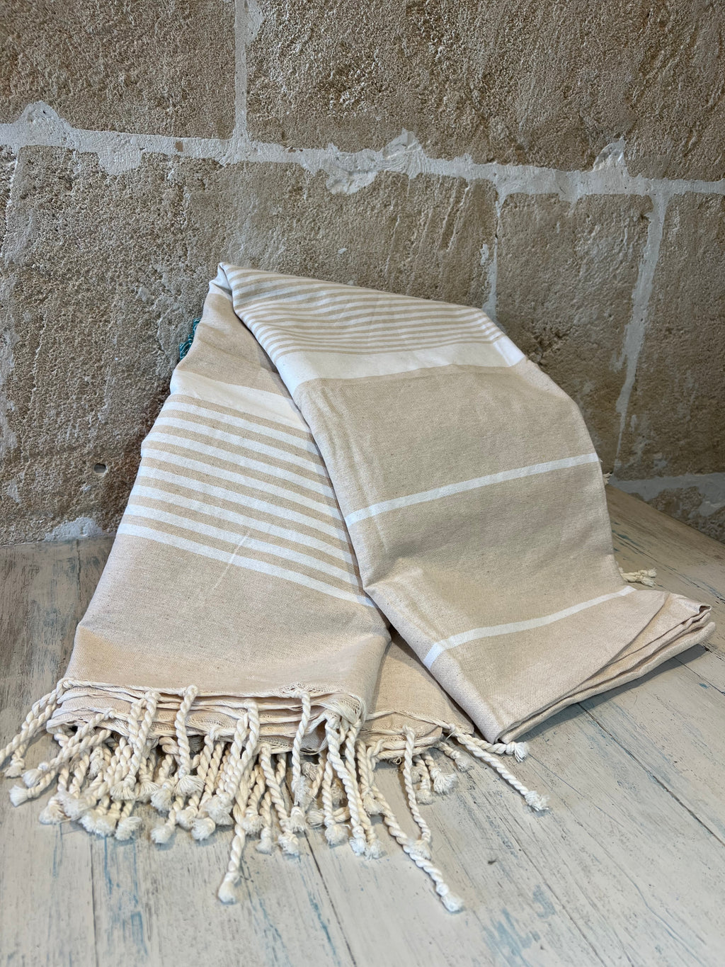 Strandtuch & Überwurfdecke – Sandbeige & Weiß (200 × 200 cm) - Majovida Islas Baleares S.L.