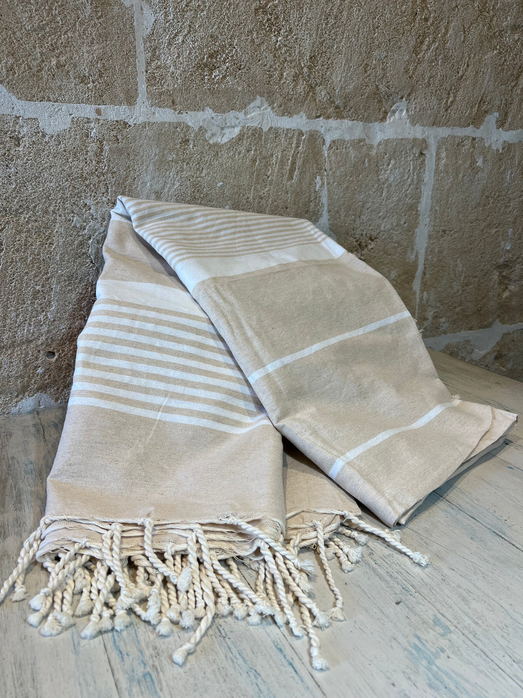 Strandtuch & Überwurfdecke – Sandbeige & Weiß (200 × 200 cm) - Majovida Islas Baleares S.L.