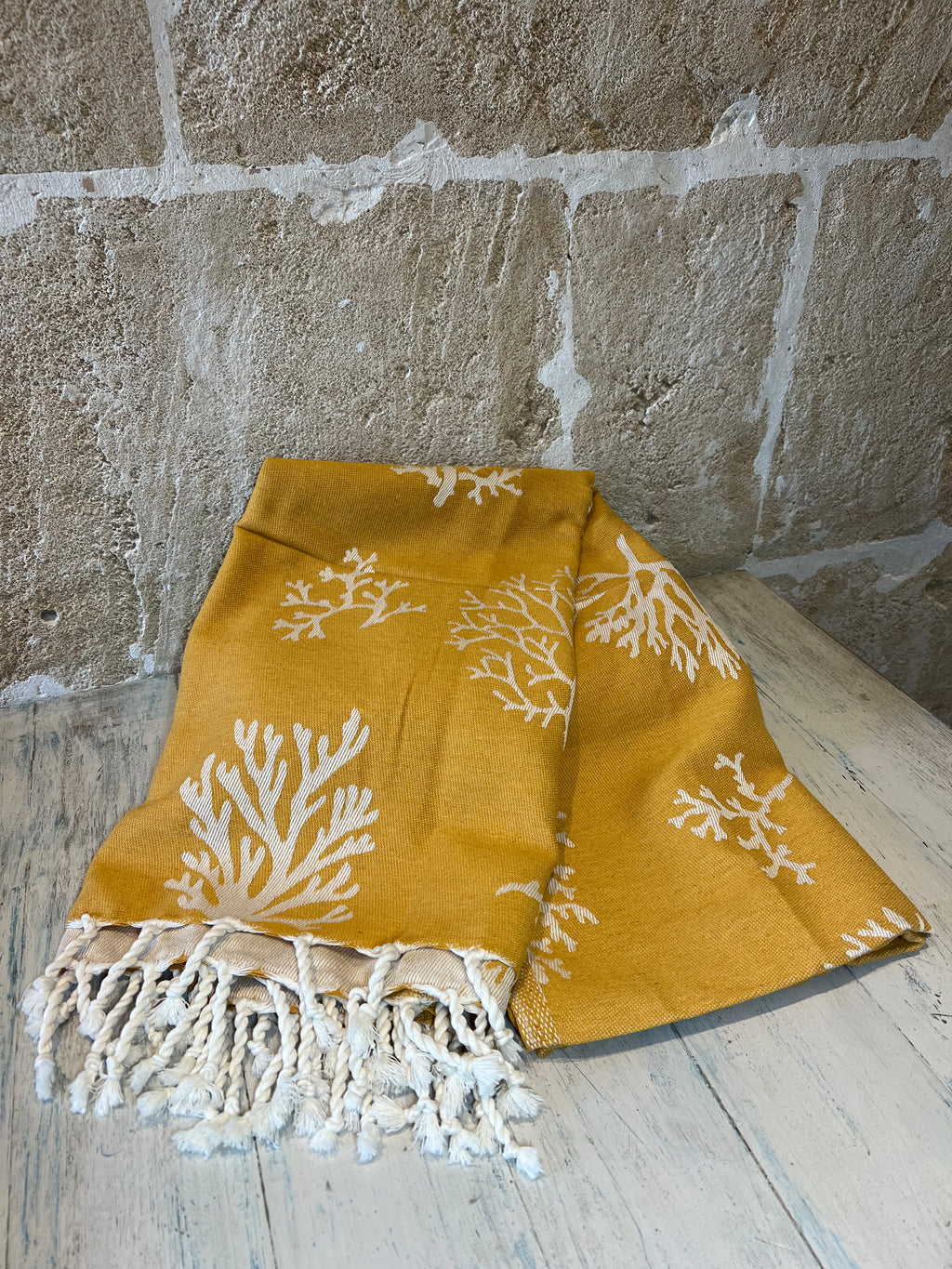 Strandtuch Fouta Amazonia – Senfgelb mit Korallenmuster (200 × 100 cm) - Majovida Islas Baleares S.L.