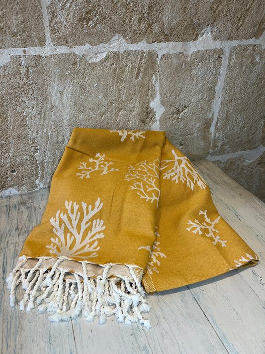 Fouta Amazonia beach towel – mustard yellow with coral pattern (200 × 100 cm)