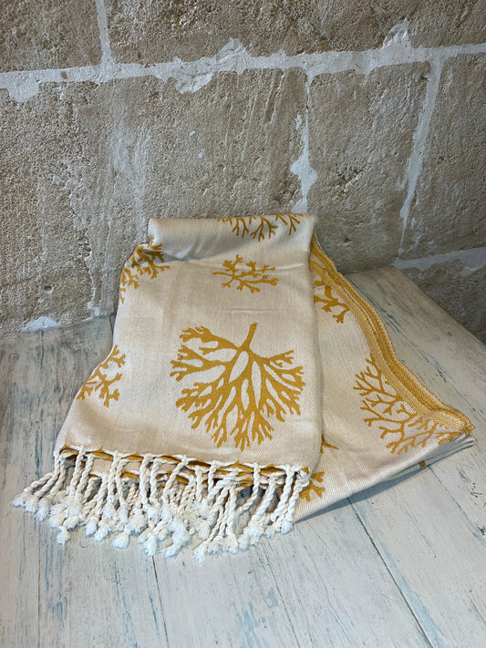 Fouta Amazonia beach towel – mustard yellow with coral pattern (200 × 100 cm)
