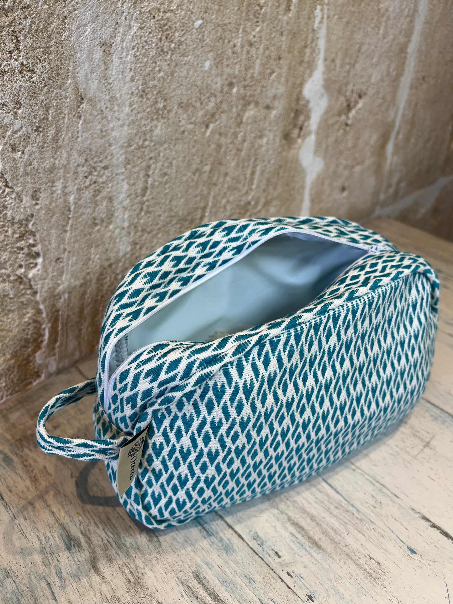 Oval cosmetic bag – Fouta style with water-repellent lining