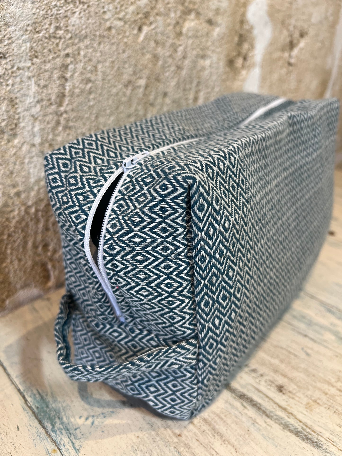 Rectangular toiletry bag – Fouta design with water-repellent lining